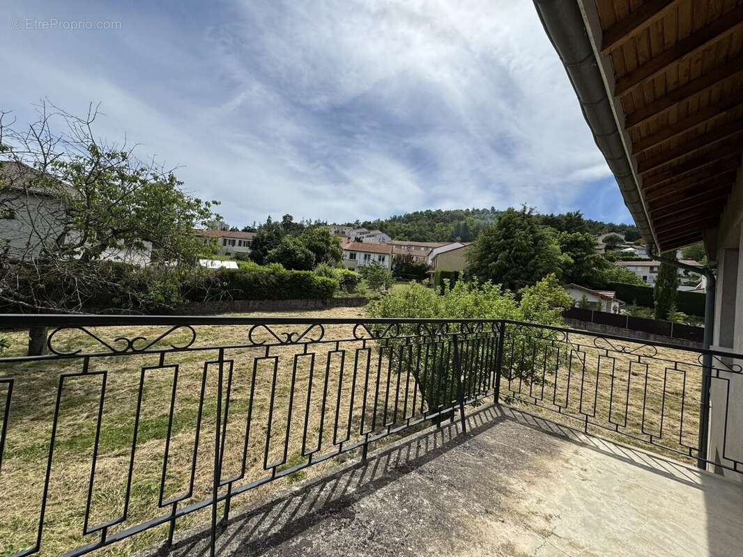 Appartement à SAINT-PRIEST-EN-JAREZ