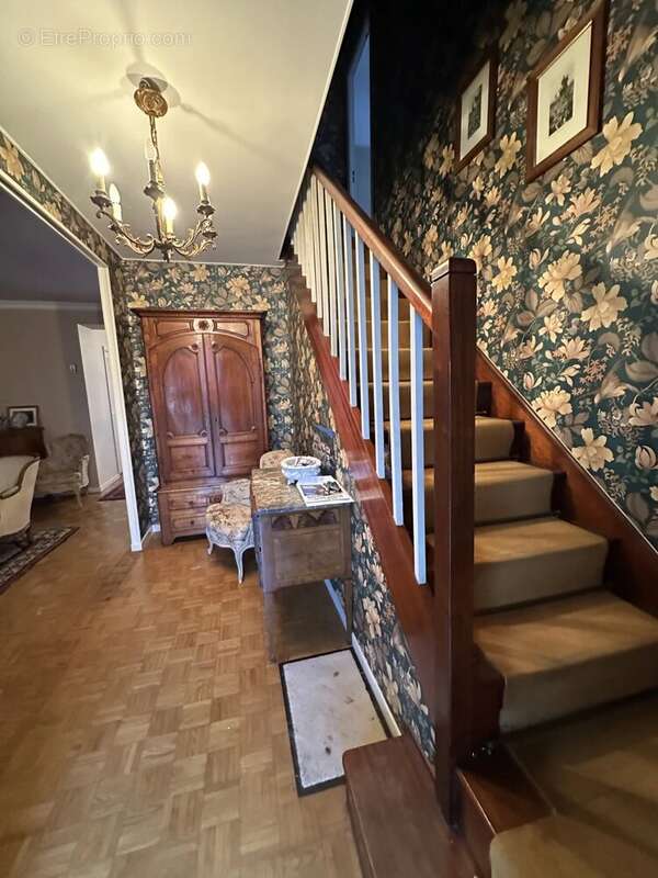 Maison à LE MESNIL-SAINT-DENIS