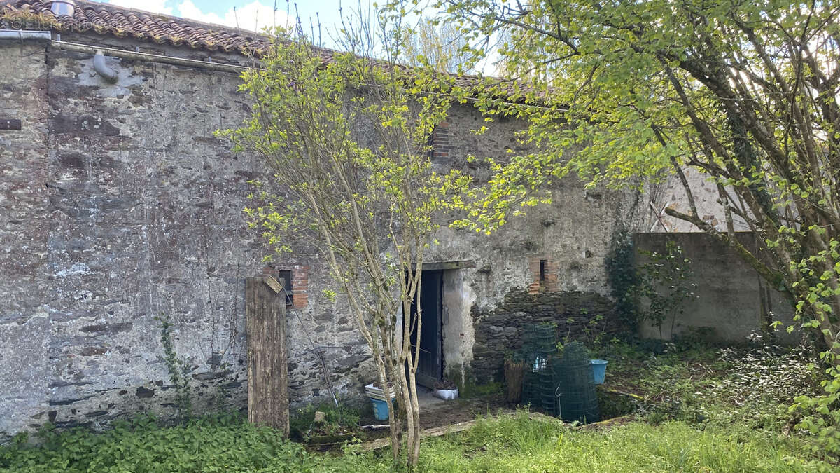 Maison à MOUCHAMPS