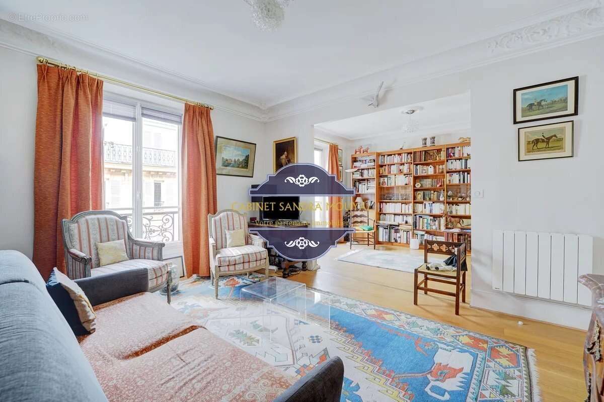 Appartement à PARIS-17E
