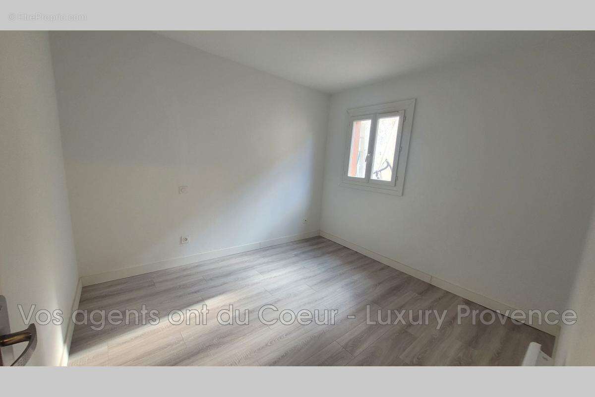 Appartement à MARSEILLE-5E