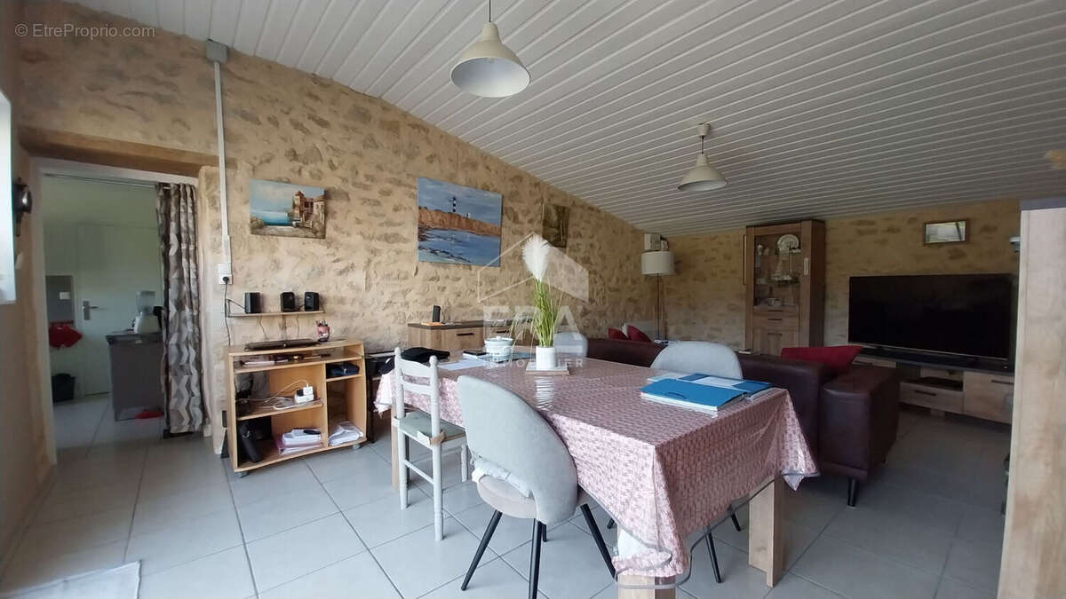 Maison à MASSUGAS