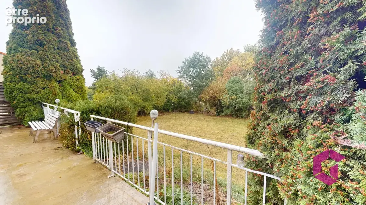 EN EXCLUSIVITE ! maison T4 sur terrain d'env 760m2 avec deux garages - photo 7