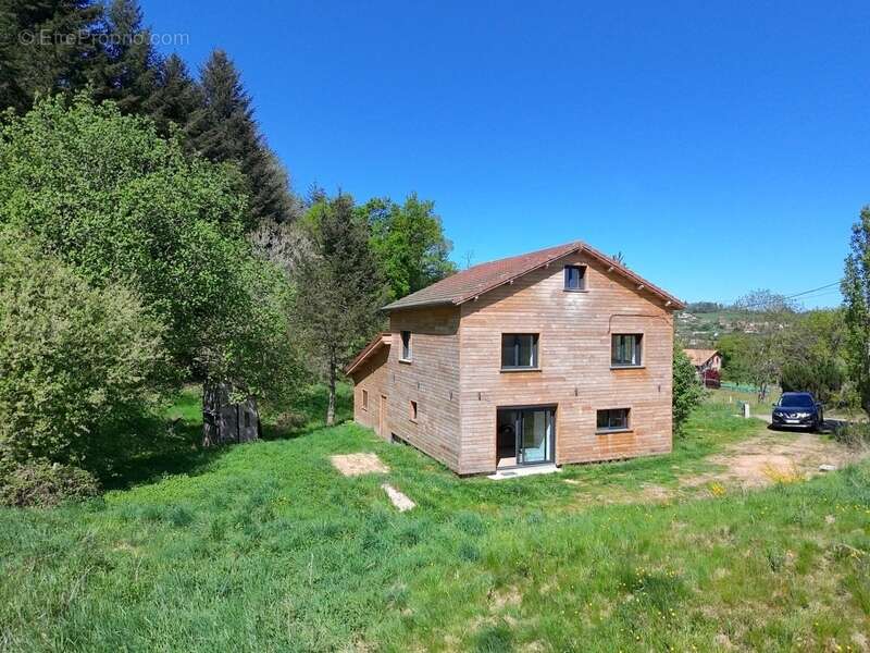 Maison à POULE-LES-ECHARMEAUX
