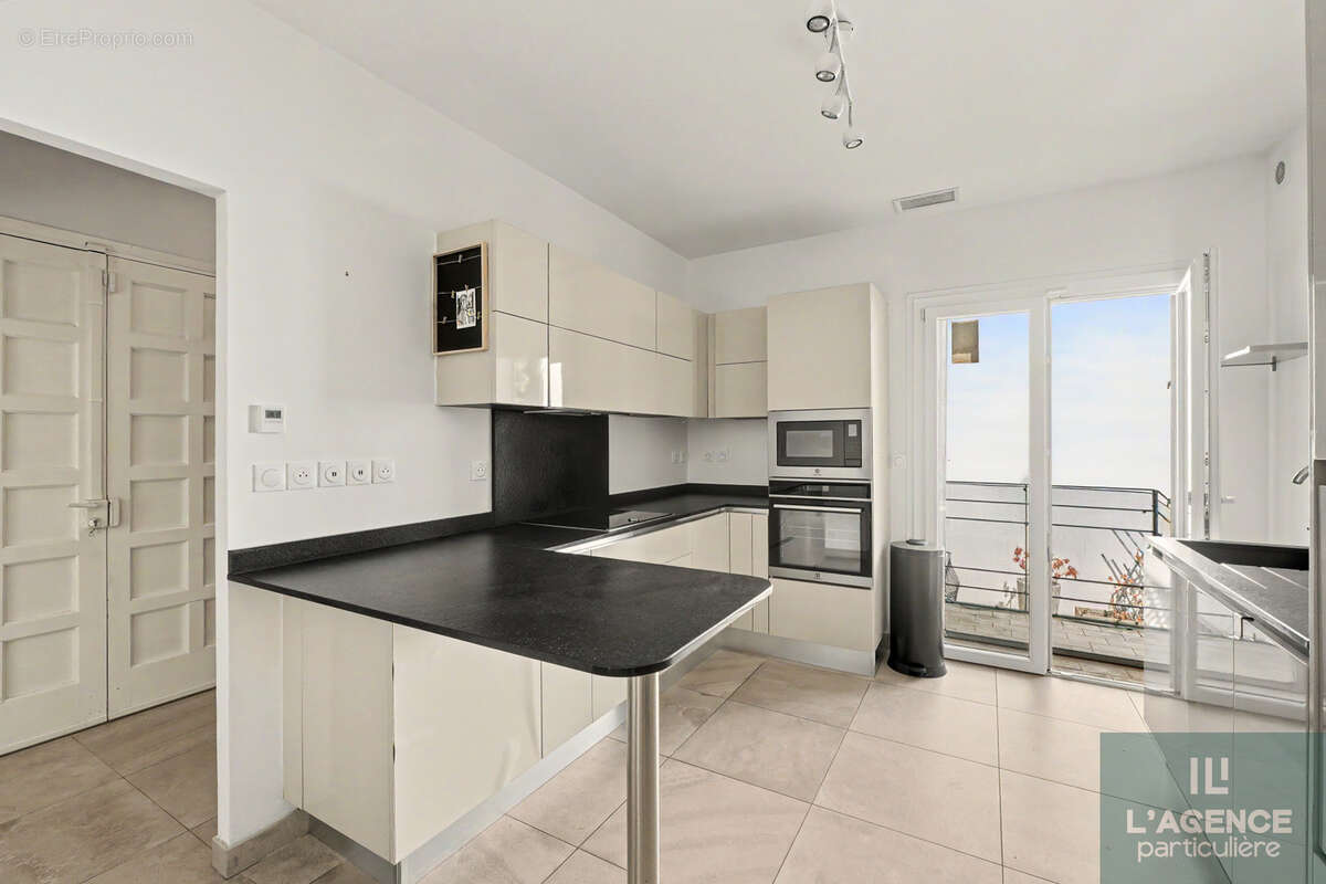 Belle maison devville de type T8 de 200 m2 avec sous-sol complet - photo 3
