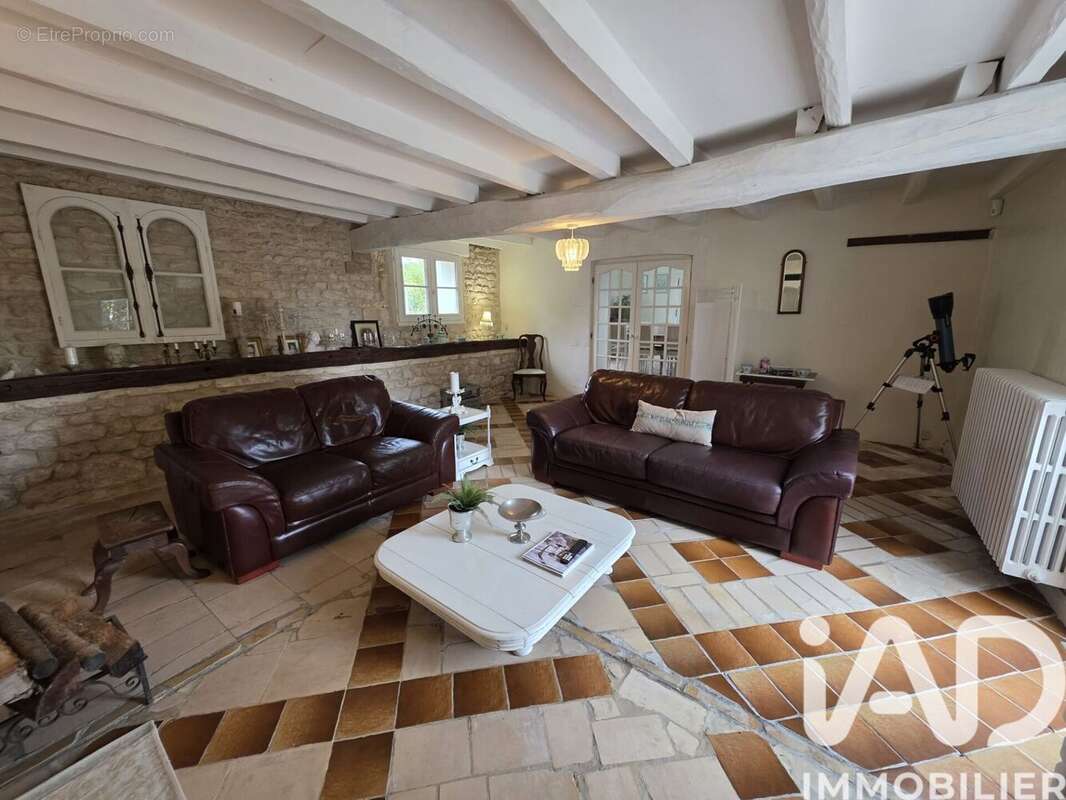 Maison 530 m² à Courcelles  - photo 9