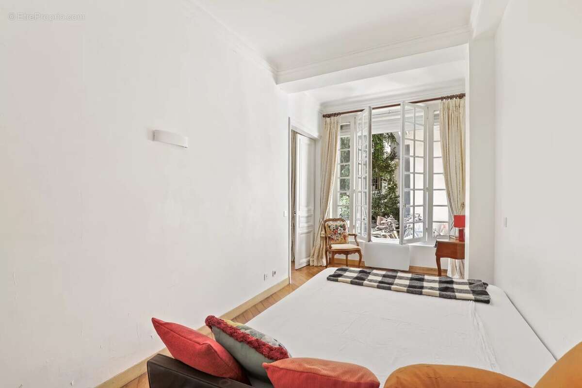 Appartement à PARIS-7E