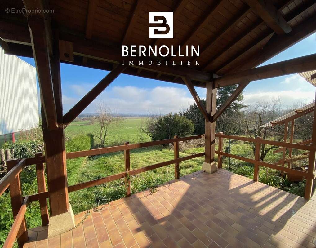 Maison à MONTREVEL-EN-BRESSE