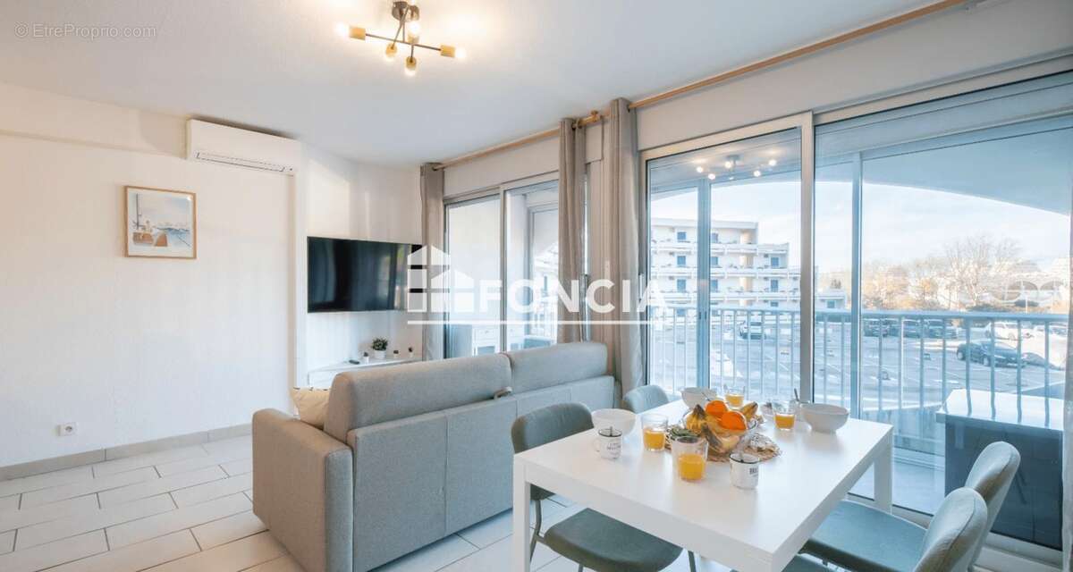 La Grande-Motte Point Zéro – Studio 32 m² rénové en front de mer avec parking privé et loggia - photo 7