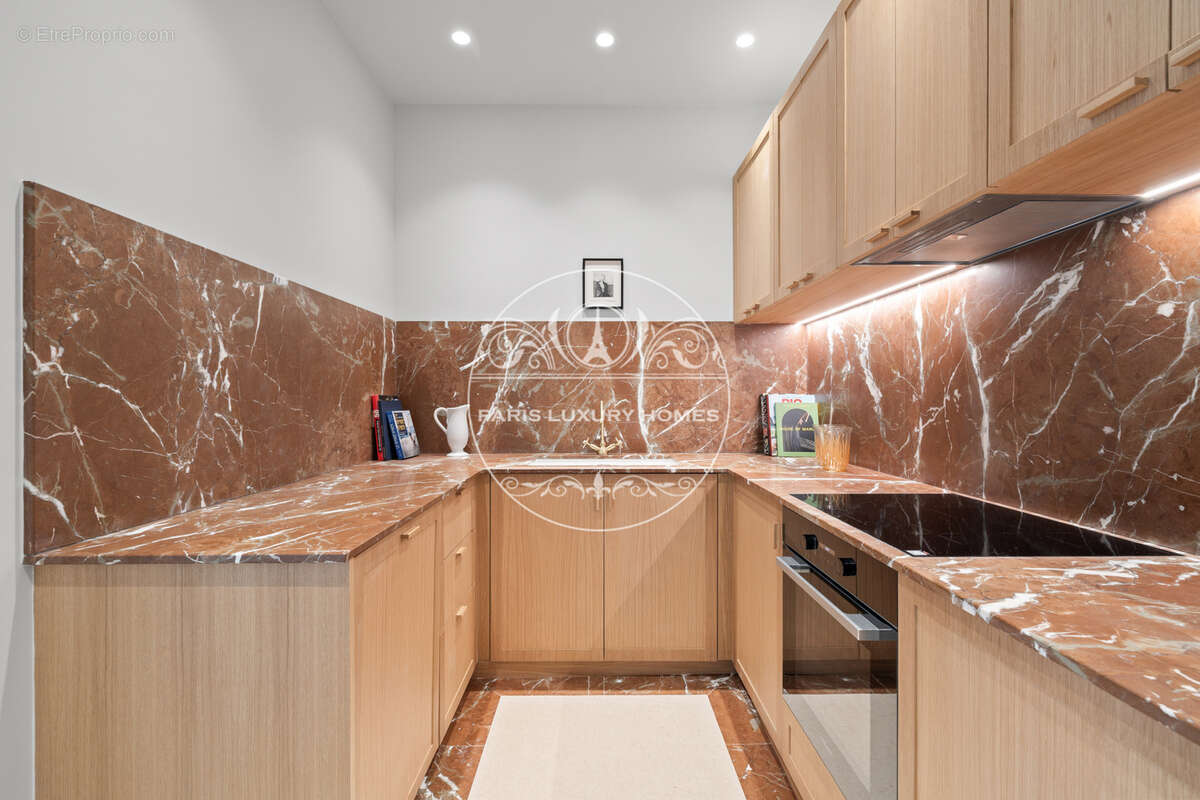 Appartement à PARIS-8E