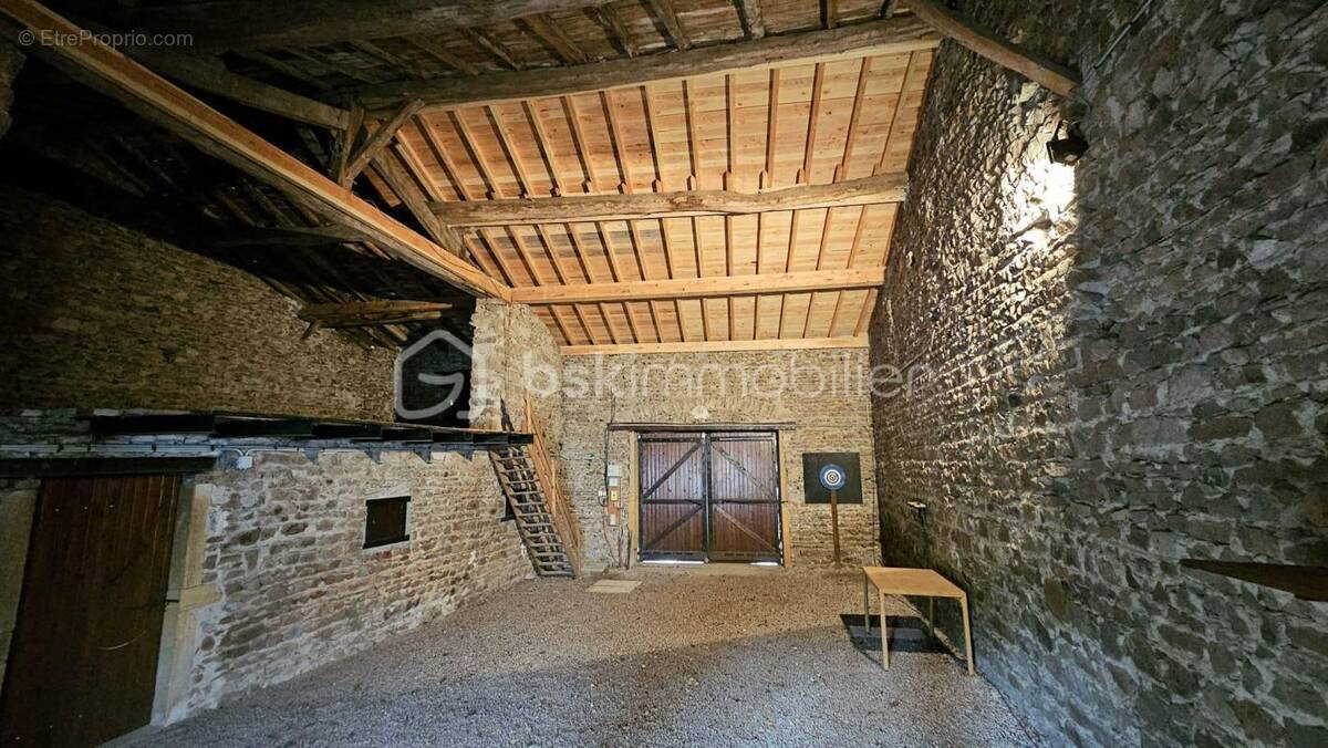 Maison à COMMELLE-VERNAY