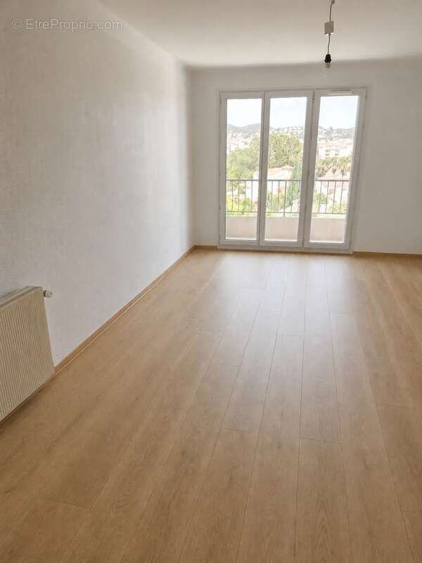Hyères Gare - Appartement T3 - 77m² - Avec  garage individuel - photo 3