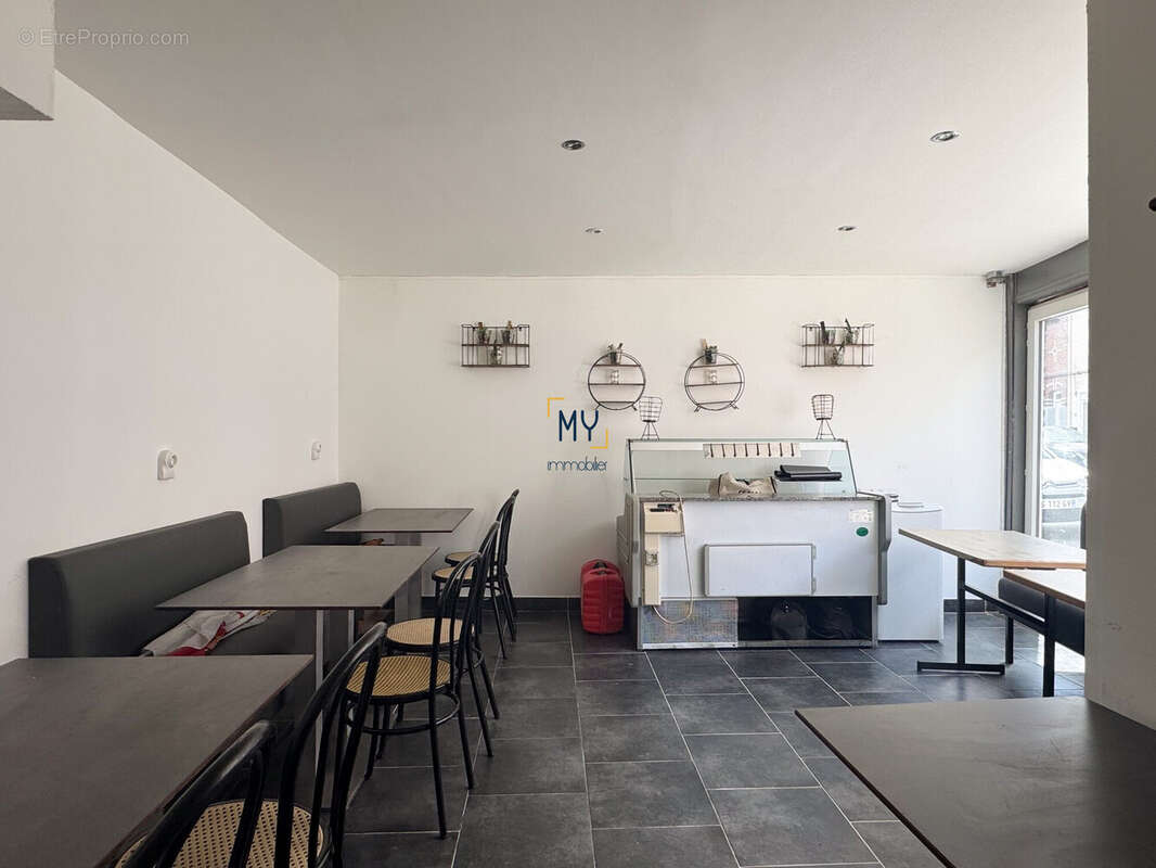 IMMEUBLE  (LOCAL COMMERCIAL + APPARTEMENT T2 À L&#039;ÉTAGE) - 112 m² - Saint-André-Lez-Lille - Investissement - Appartement à SAINT-ANDRE-LEZ-LILLE