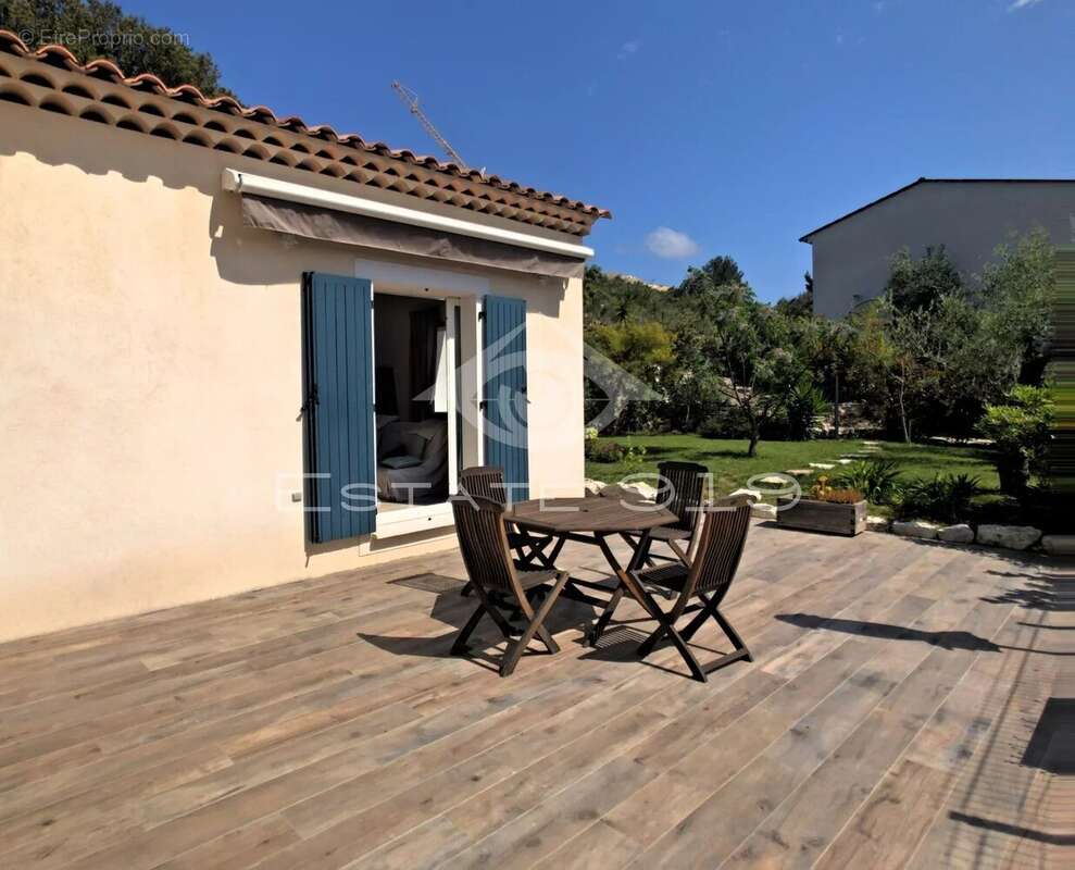 Maison à ROQUEFORT-LES-PINS