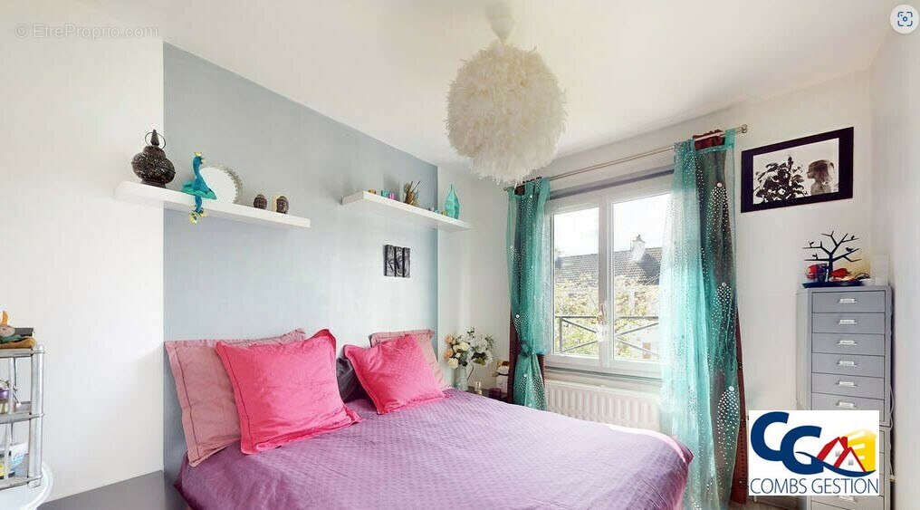 Maison à COMBS-LA-VILLE