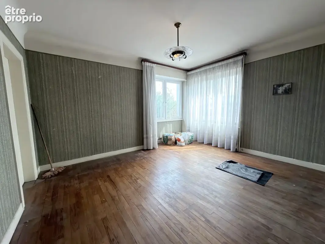 Ensemble immobilier à fort potentiel avec 4 appartements, 8 garages et dépendance - photo 12