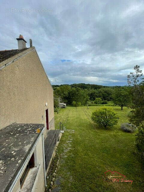Maison 145 m² à Ceaulmont  - photo 3