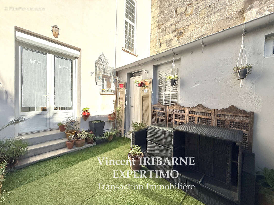 Maison de Ville, Saintes Centre Rive Gauche, 2 Chambres et Cour - photo 9