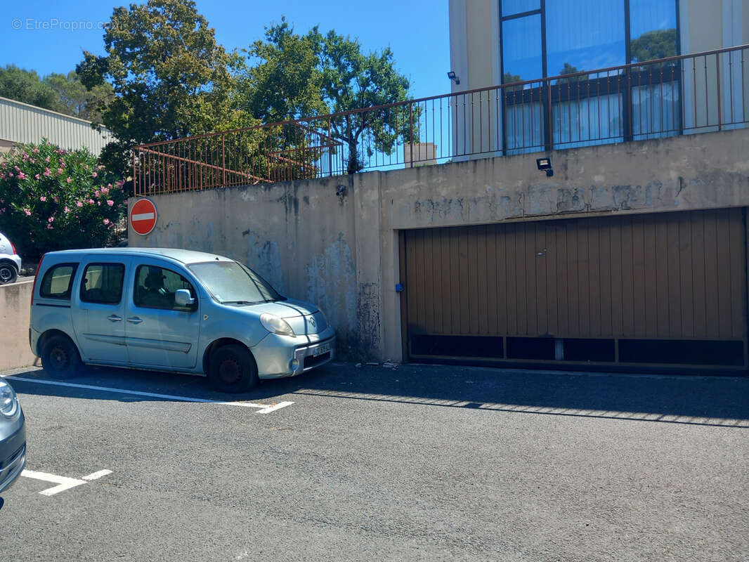 Commerce à MOUGINS