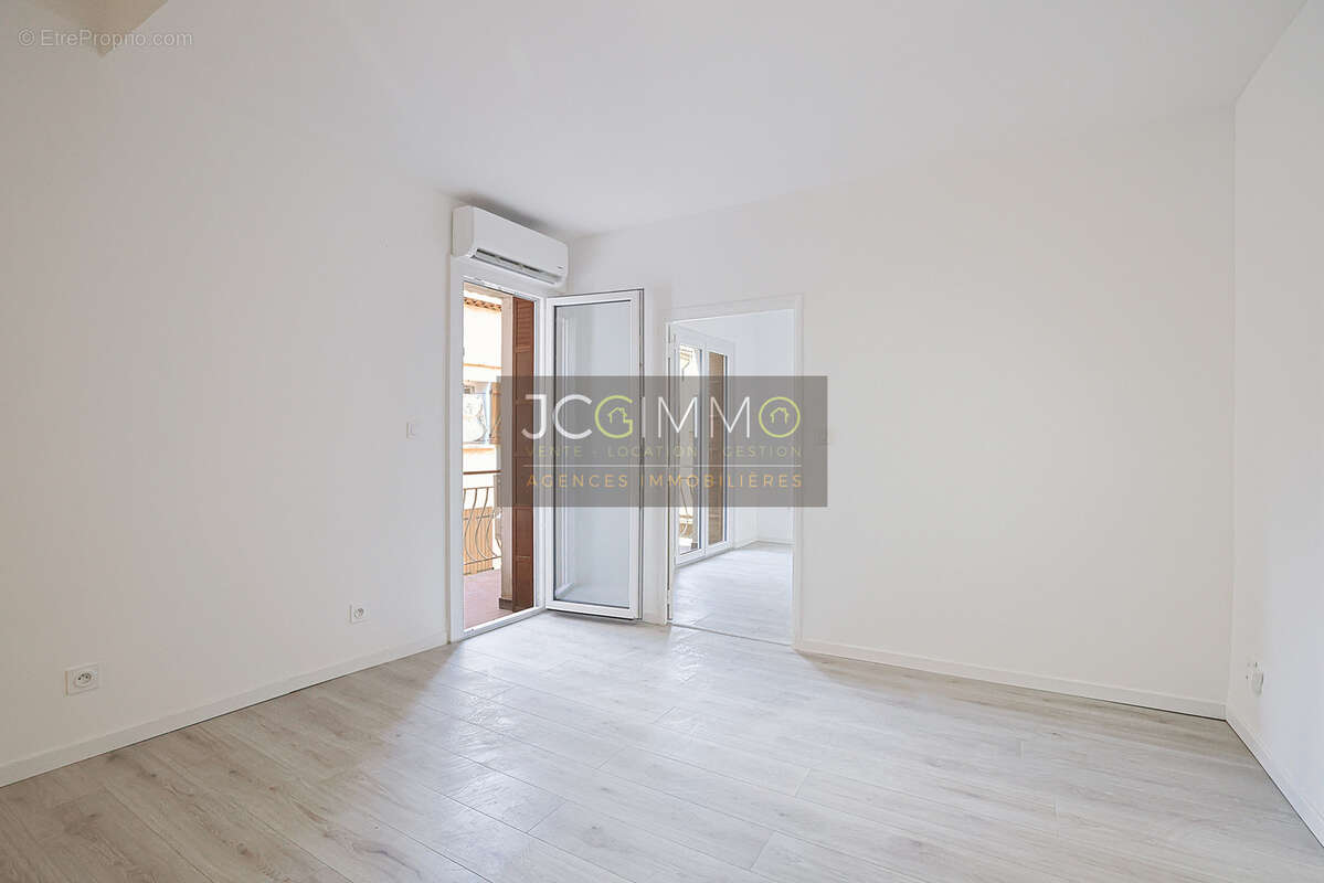 T2 31,35 m2 + Balcon - Solliès-Pont centre - rénové à neuf - photo 3