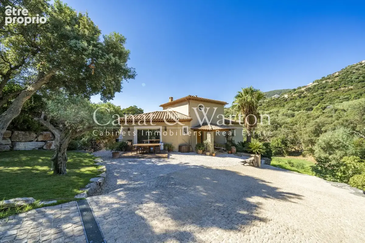 Au calme dans la verdure: villa récente à cavalaire avec piscine - photo 13