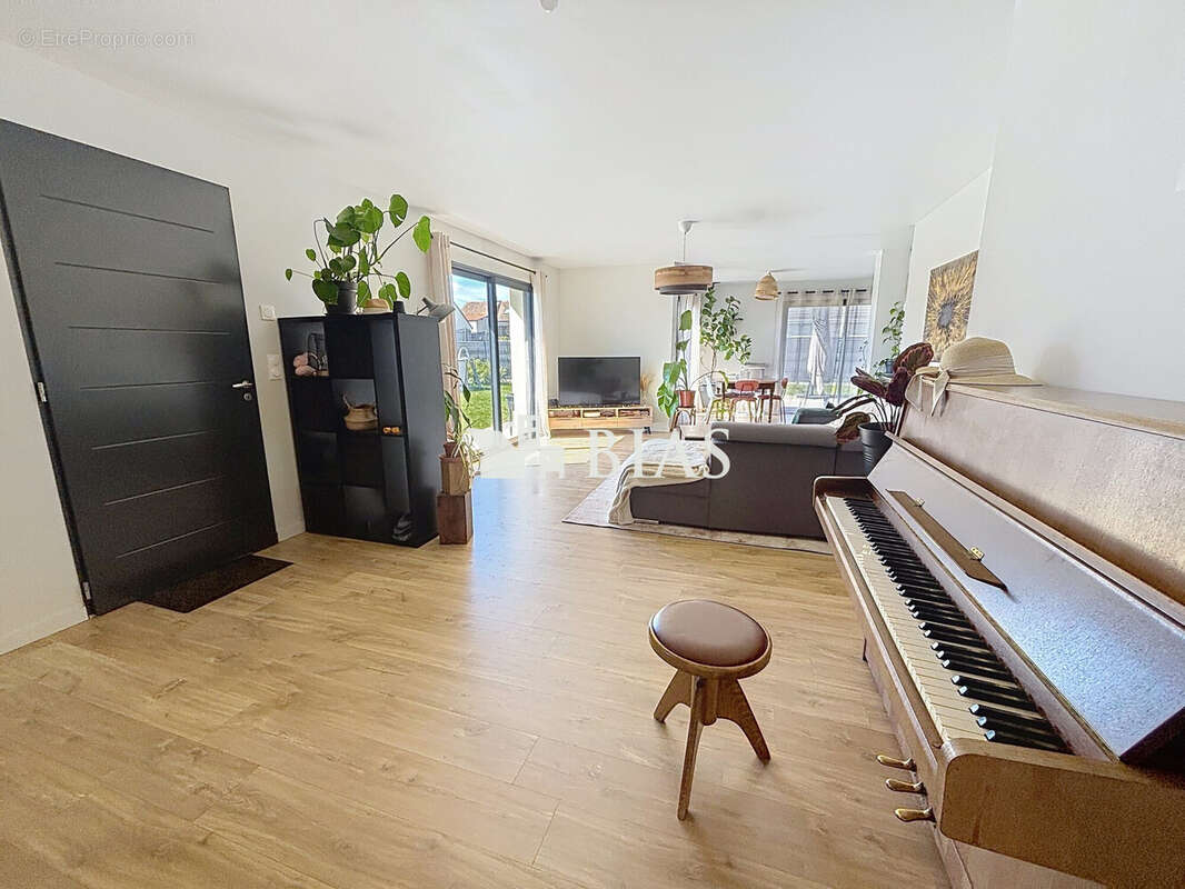 Maison à CRIQUEBEUF-SUR-SEINE