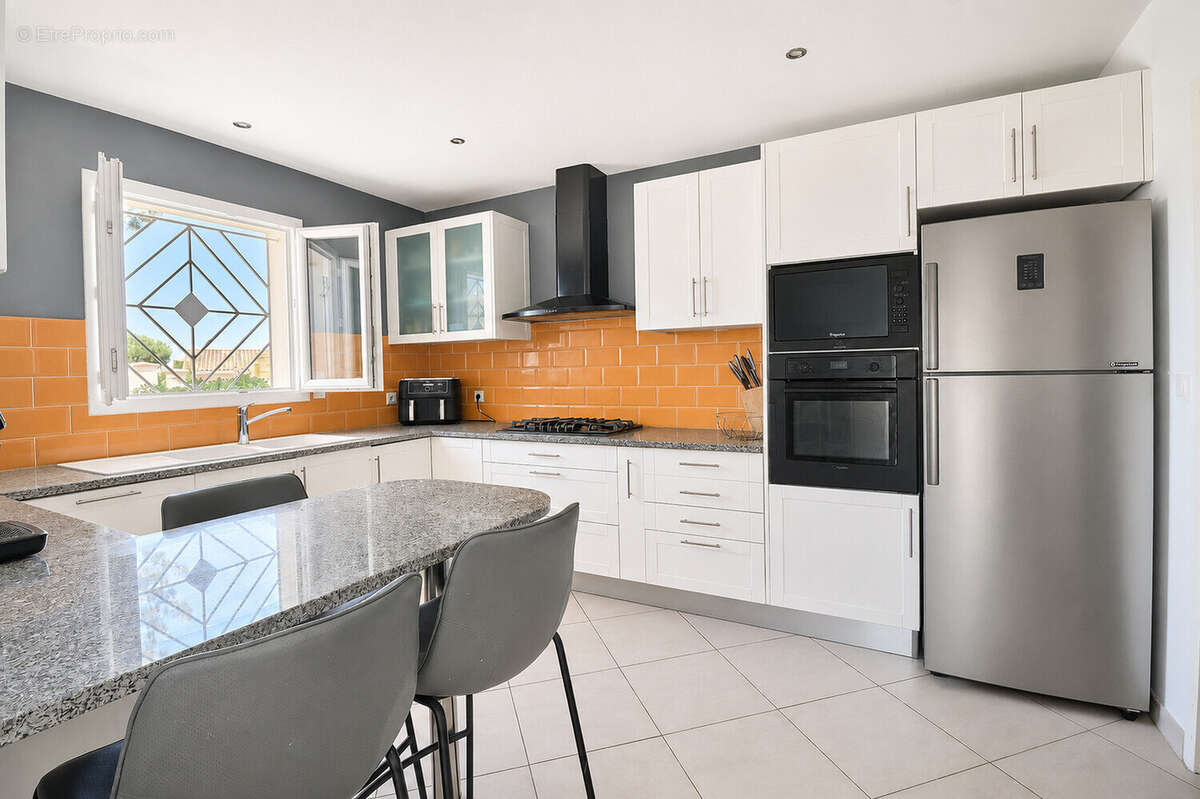 Maison familiale avec dépendance - photo 3