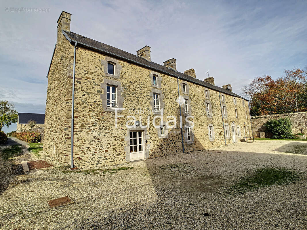Maison à AGON-COUTAINVILLE