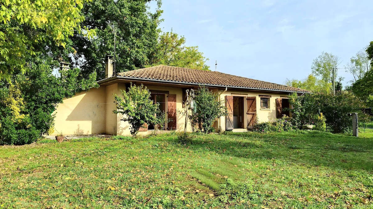 Maison à SAINT-CHRISTOLY-DE-BLAYE