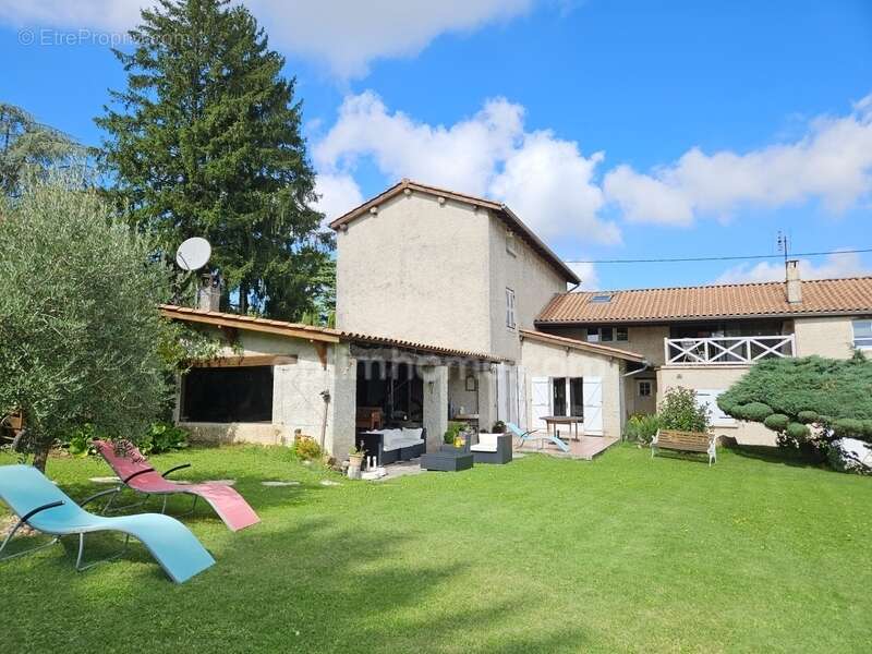 Maison à MONTANAY