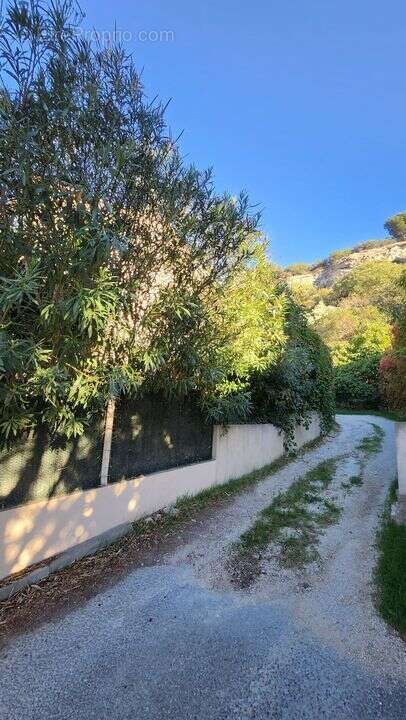 MAISON TYPE 4  LA VALENTINE - PROCHE COMMERCES - TRANSPORTS - - Maison à MARSEILLE-11E