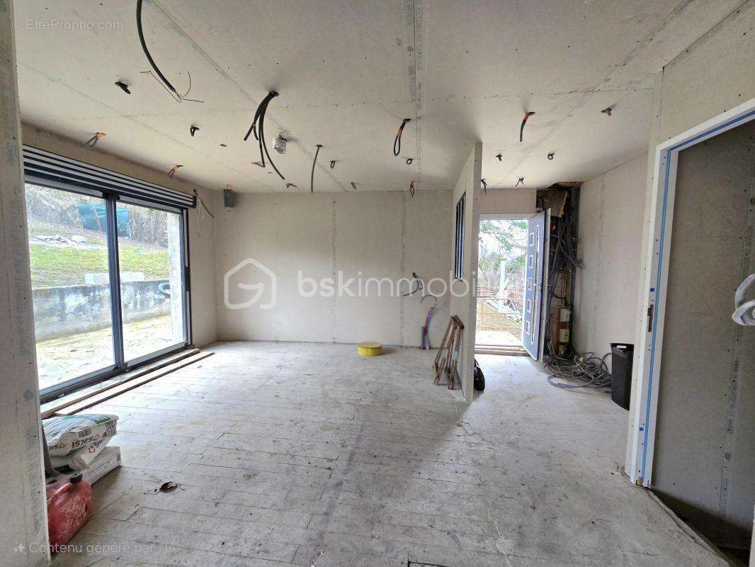Maison à finir de rénover – 180 m² – Beau potentiel – Terrain 5 010 m² – Aubiat - photo 7