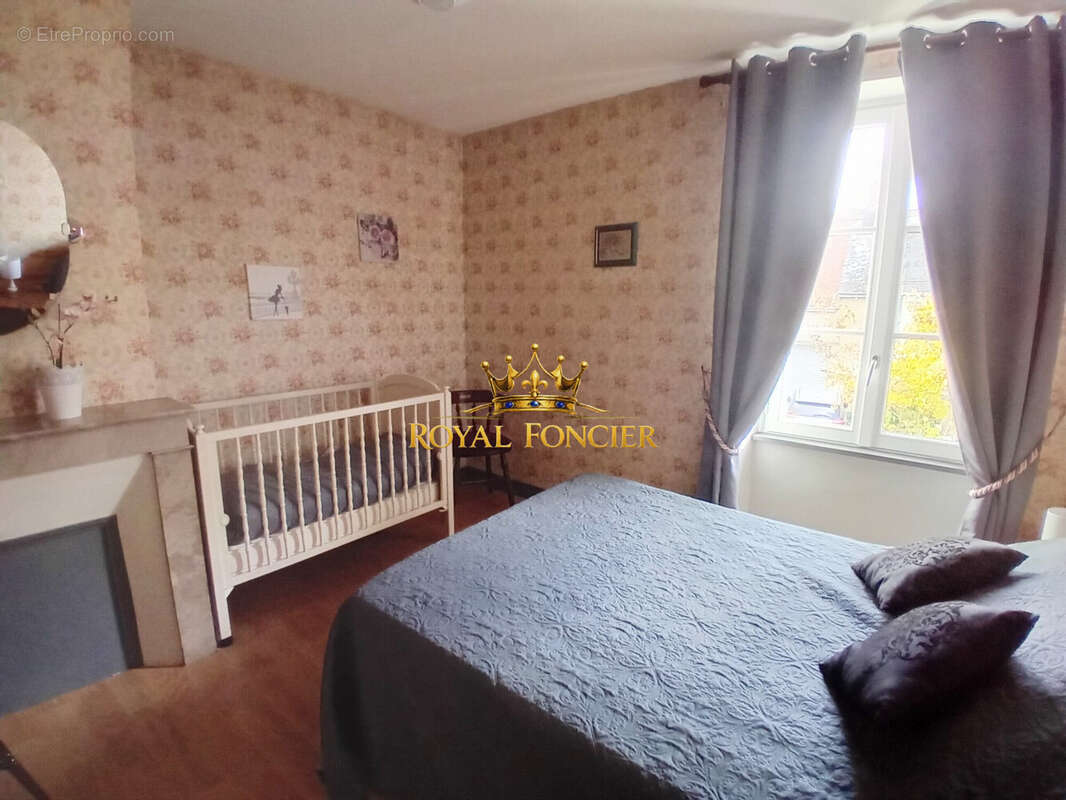 Maison 92 m² à Descartes  - photo 8