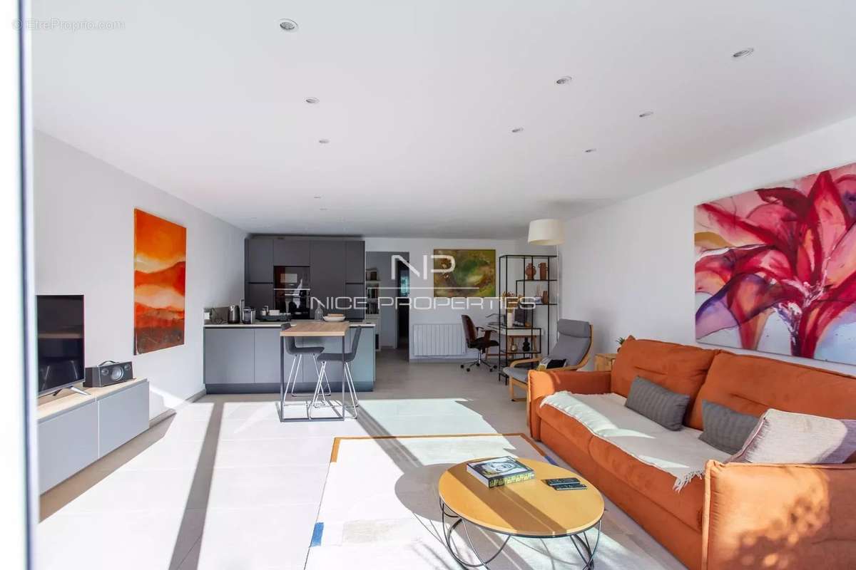 Appartement à SAINT-LAURENT-DU-VAR