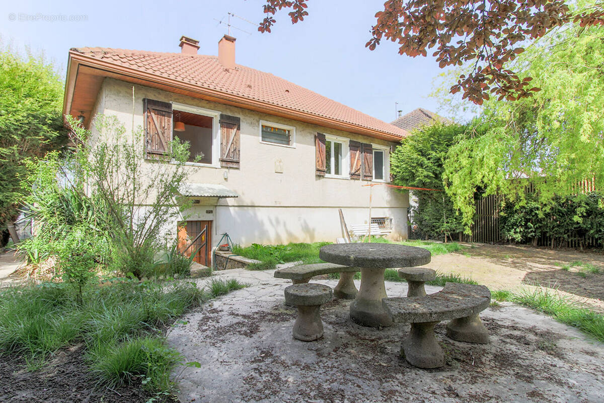 Maison à BEYNES