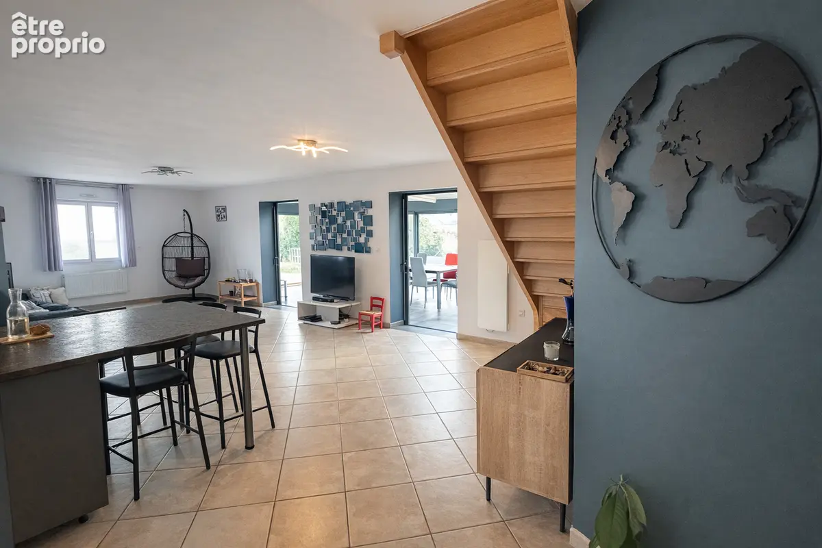 Maison familiale , 4 Chambres avec véranda, studio et deux garages .Proche Saumur - photo 2