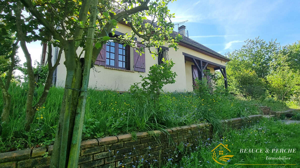 Maison à COMBRES