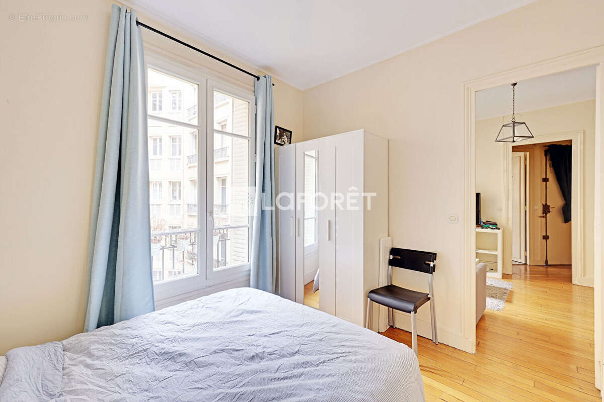 Appartement à PARIS-14E