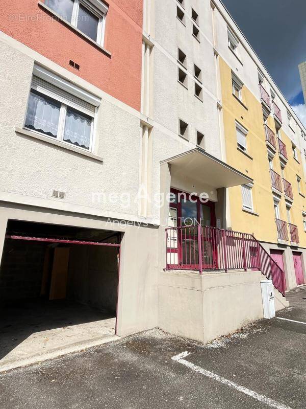 Appartement à COULAINES