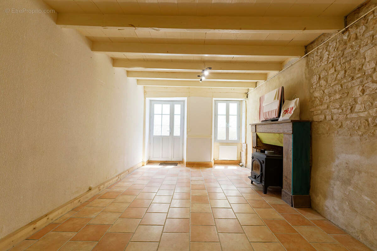 Maison de village 4 pièces avec cour intérieure et jardin - VARAIGNES (24) - photo 3