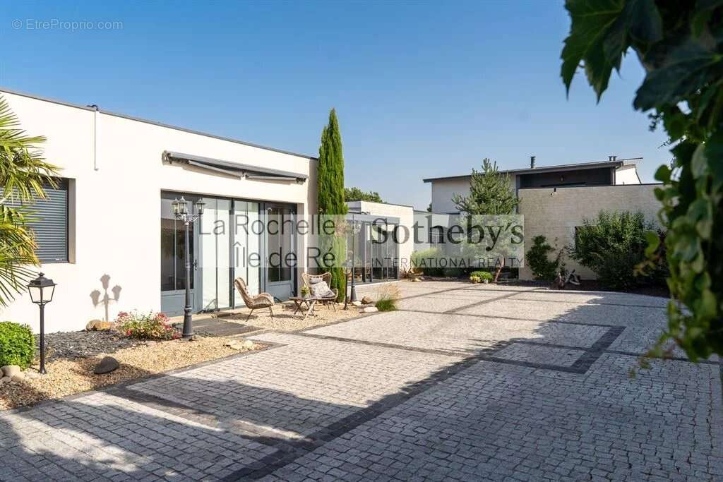Villa contemporaine de 360 m2 - photo 2