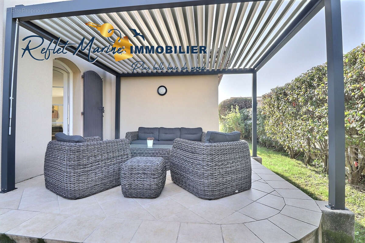 Maison à SAINT-CYR-SUR-MER