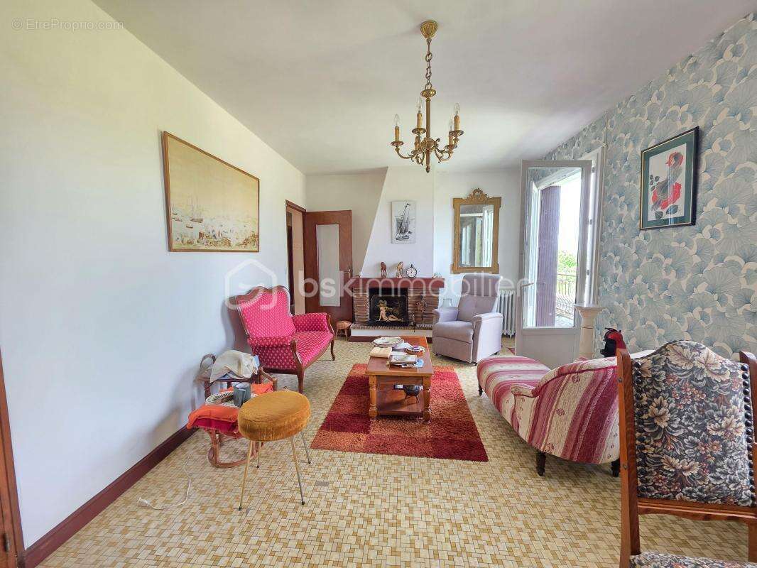 Maison à MONTAGNAC-SUR-AUVIGNON