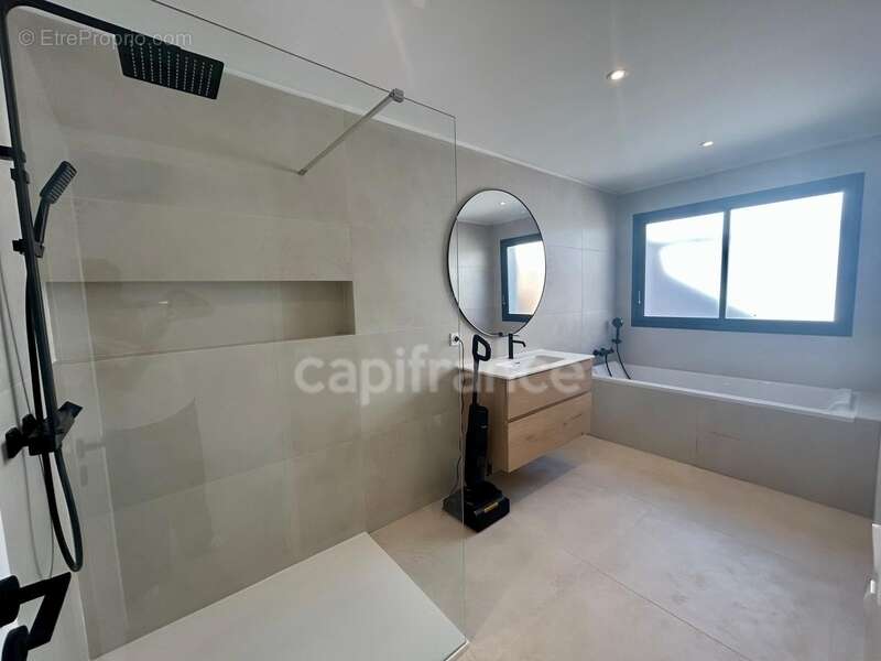 À VENDRE villa Frontignan 34 – Charmante villa de plain-pied T4 de 116 m² avec piscine – Quartier calme en fond d’impasse - photo 10