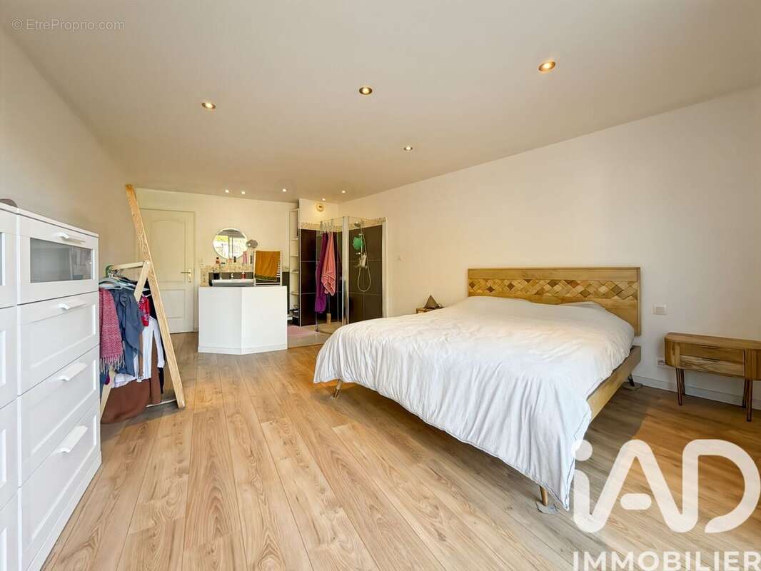 Maison 186 m² à Laval  - photo 6