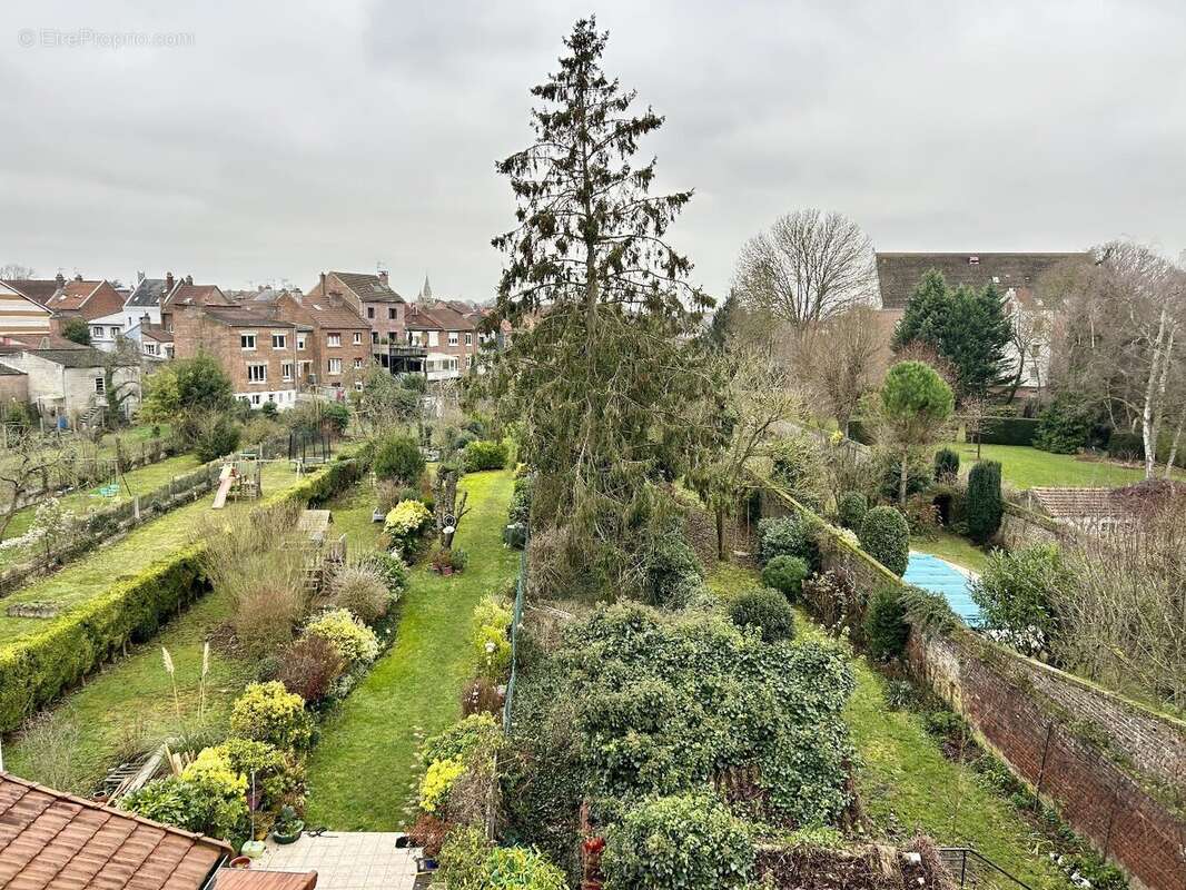 Maison Bourgeoise avec grand jardin à 5 mns de la gare. - photo 4