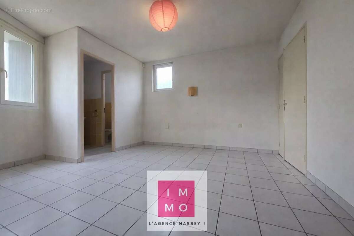 Maison à VILLECOMTAL-SUR-ARROS