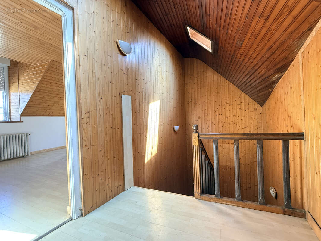 Bel appartement de 108 m2 - plein centre-ville d'AUDIERNE - T4 avec 3 chambres en duplex - vue sur Goyen - photo 6