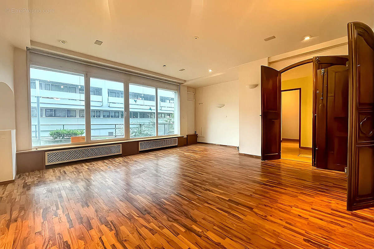 Commerce à IVRY-SUR-SEINE