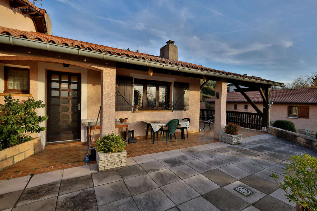 Maison à LUZINAY